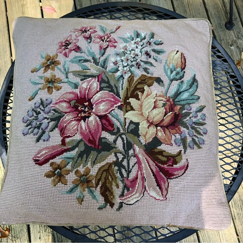 Vintage Shabby Steinwinder Enterprises Woolen Needlepoint Floral Pillow